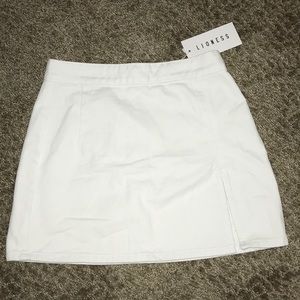 White mini skirt w slit